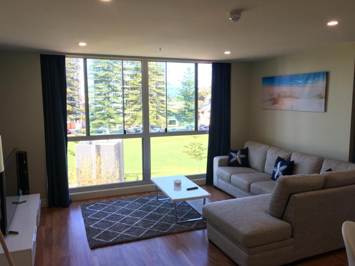 Beachside Luxury Apartments One & Two Bedroom In Beachfront Oaks Pier Building 글레넬그 외부 사진