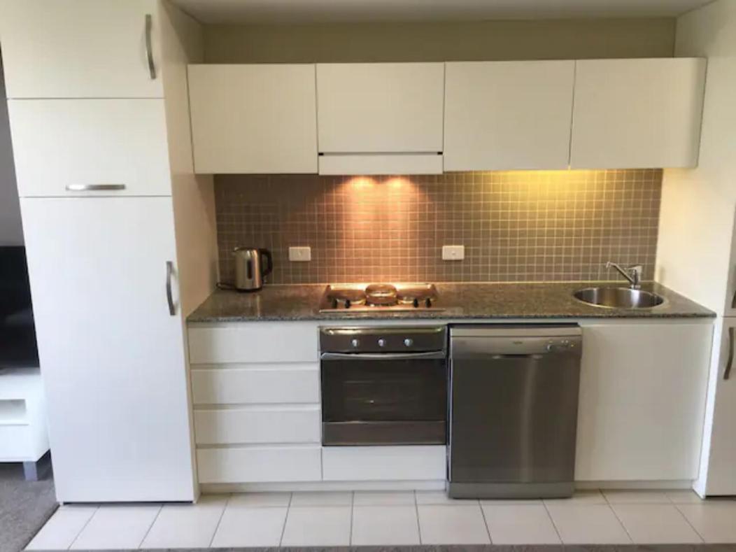 Beachside Luxury Apartments One & Two Bedroom In Beachfront Oaks Pier Building 글레넬그 외부 사진