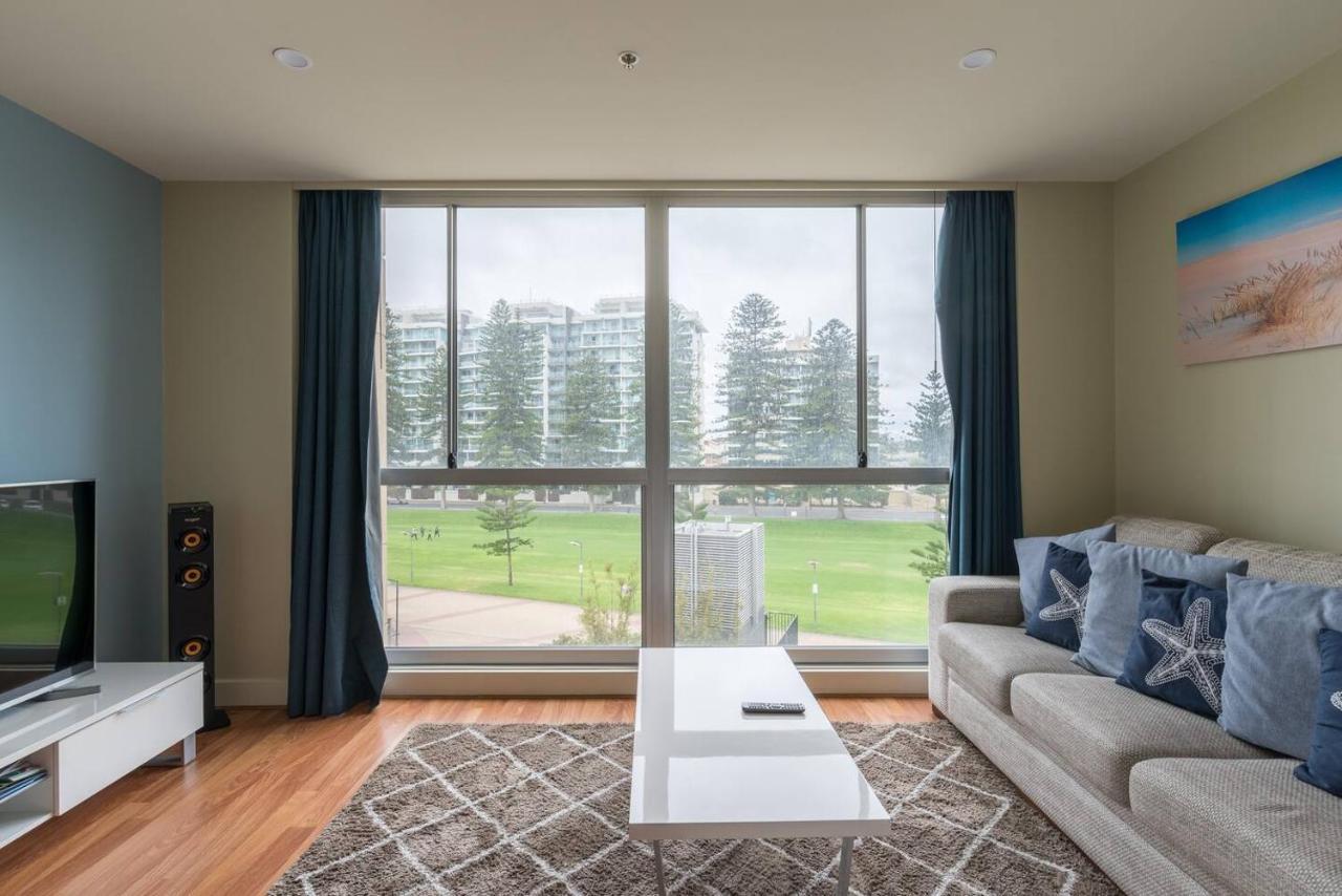 Beachside Luxury Apartments One & Two Bedroom In Beachfront Oaks Pier Building 글레넬그 외부 사진