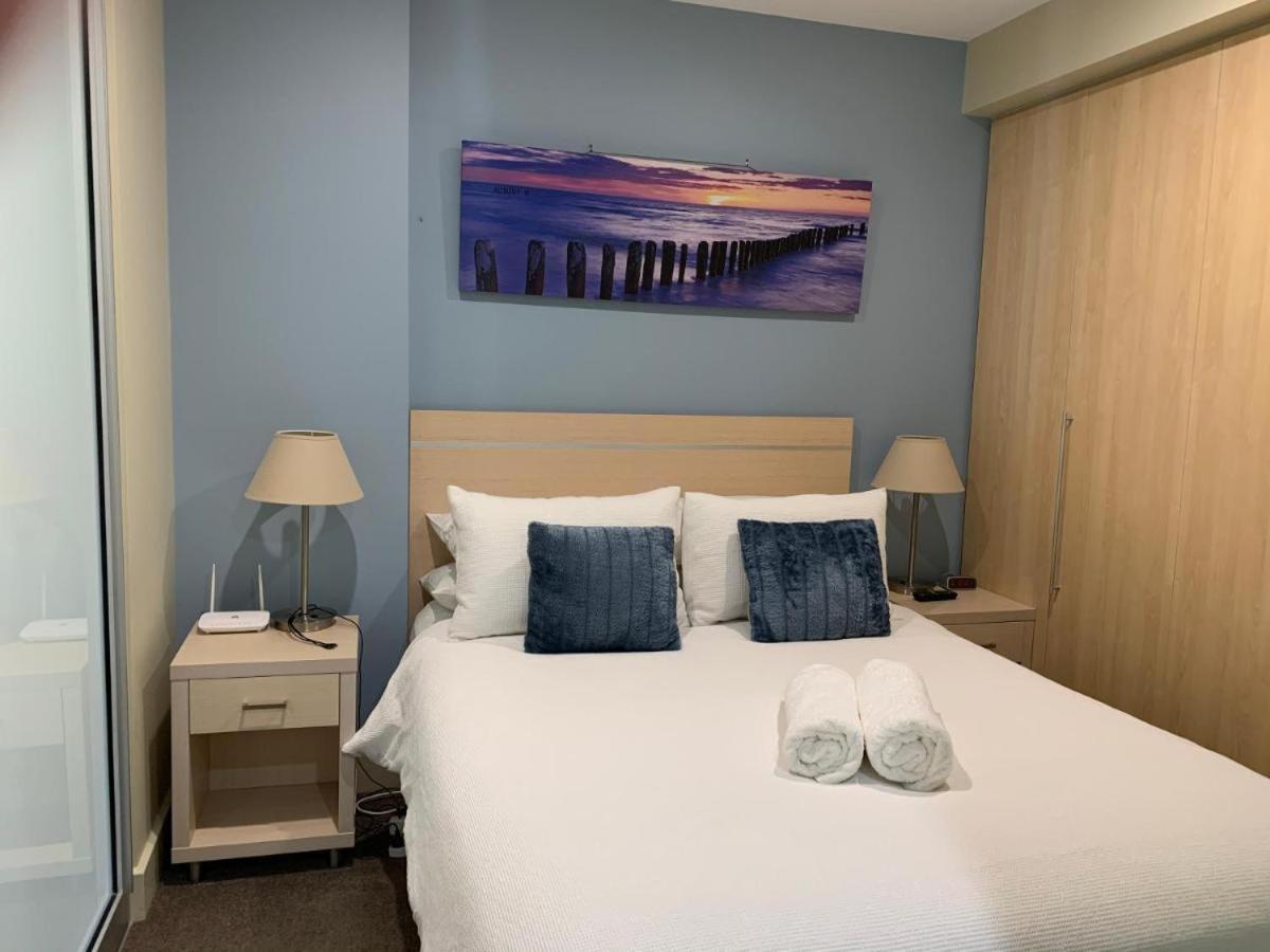 Beachside Luxury Apartments One & Two Bedroom In Beachfront Oaks Pier Building 글레넬그 외부 사진