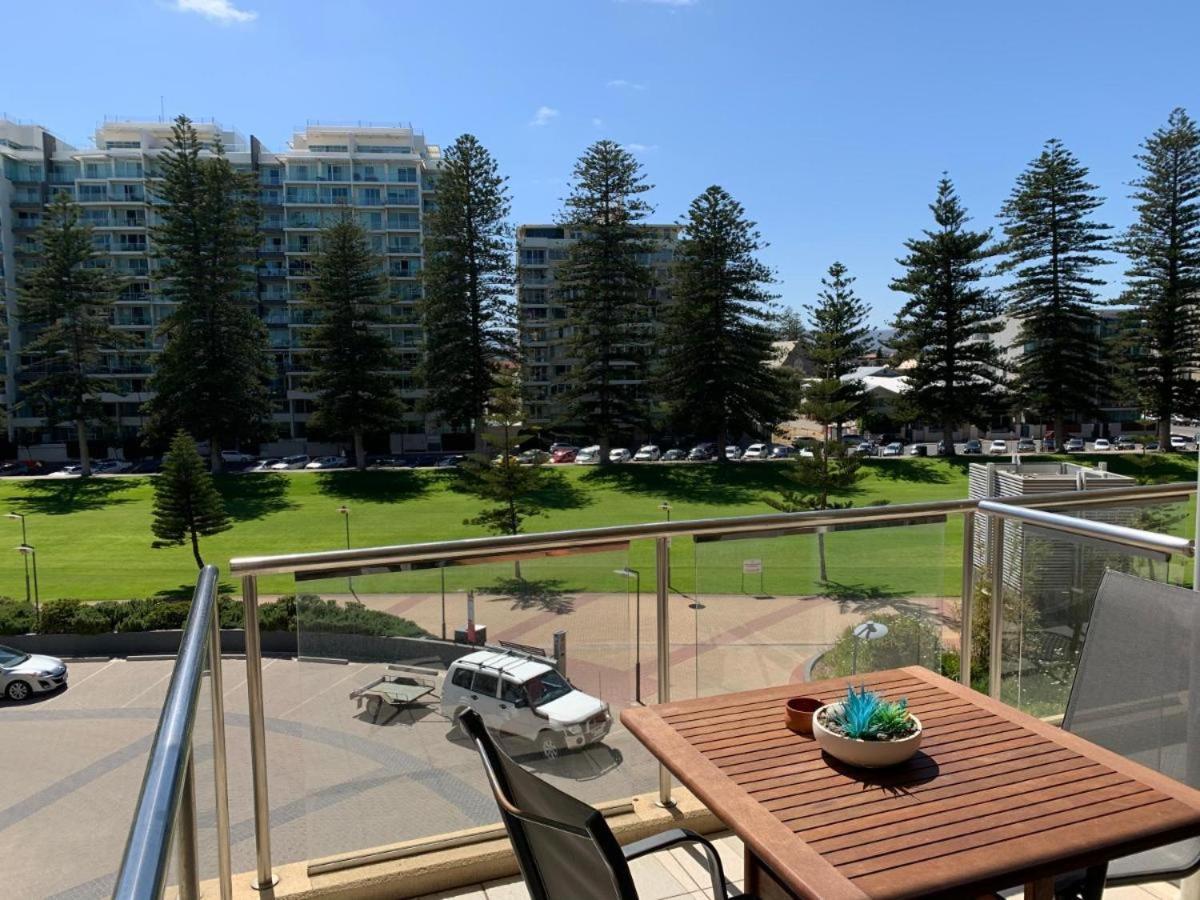 Beachside Luxury Apartments One & Two Bedroom In Beachfront Oaks Pier Building 글레넬그 외부 사진