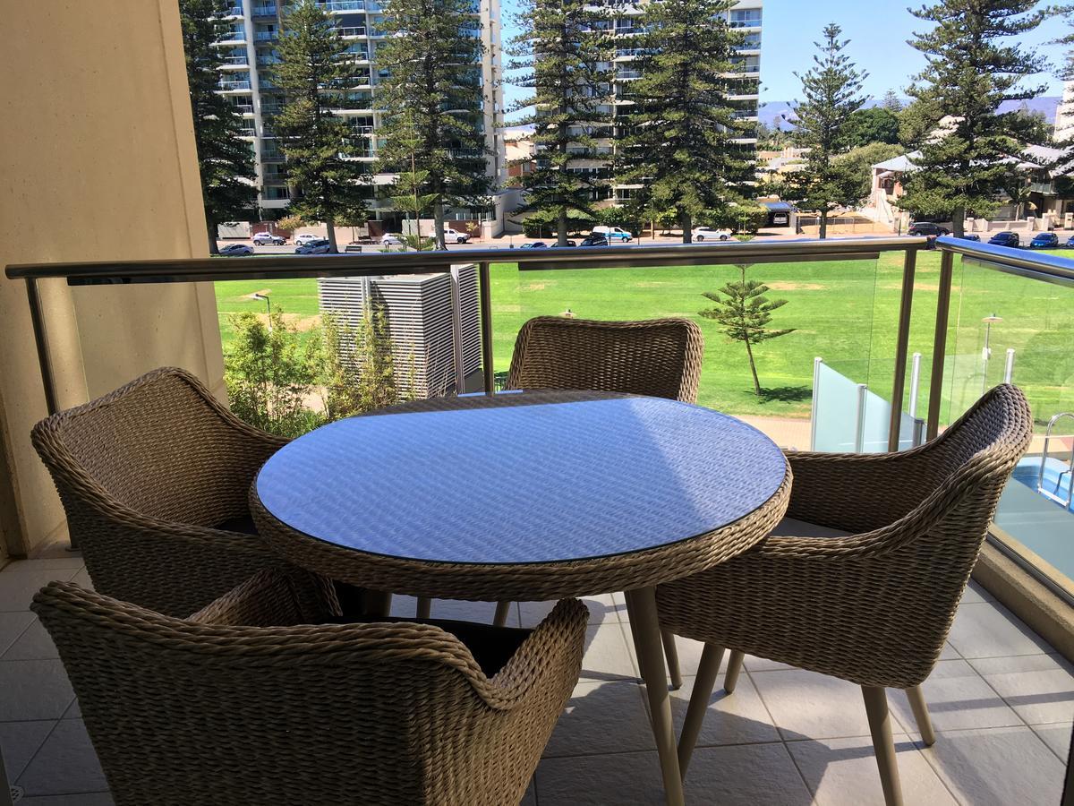 Beachside Luxury Apartments One & Two Bedroom In Beachfront Oaks Pier Building 글레넬그 외부 사진