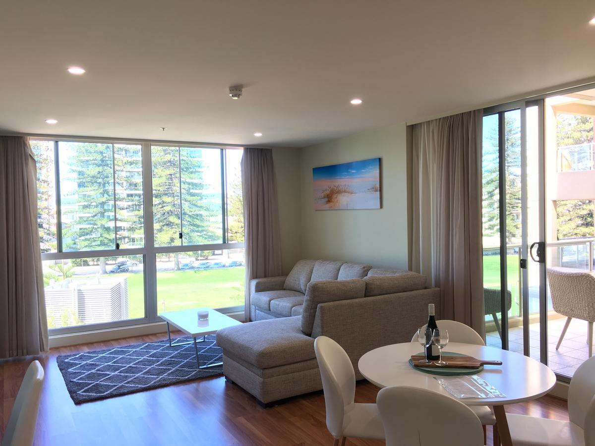 Beachside Luxury Apartments One & Two Bedroom In Beachfront Oaks Pier Building 글레넬그 외부 사진