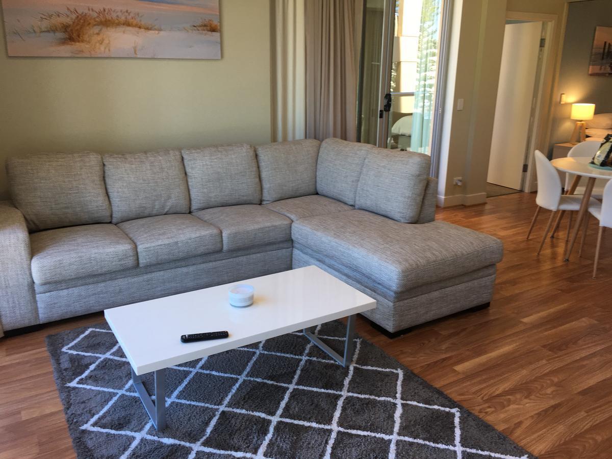 Beachside Luxury Apartments One & Two Bedroom In Beachfront Oaks Pier Building 글레넬그 외부 사진