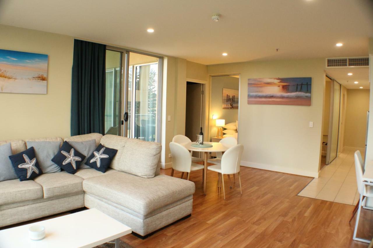 Beachside Luxury Apartments One & Two Bedroom In Beachfront Oaks Pier Building 글레넬그 외부 사진