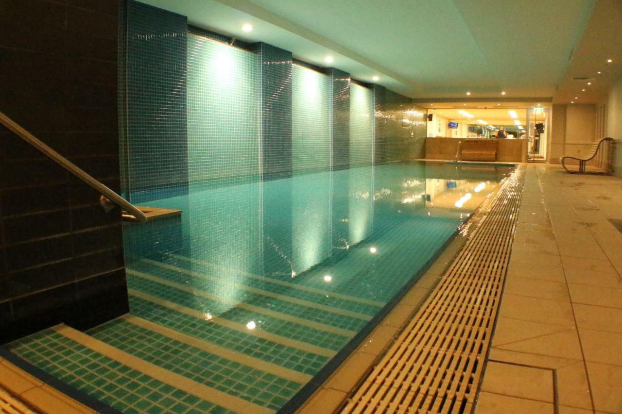 Beachside Luxury Apartments One & Two Bedroom In Beachfront Oaks Pier Building 글레넬그 외부 사진